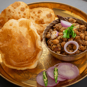 Chole Bhature (2 Pcs)